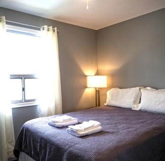 Roseneath House | 2 Bedroom Harbor Front Condo 9L