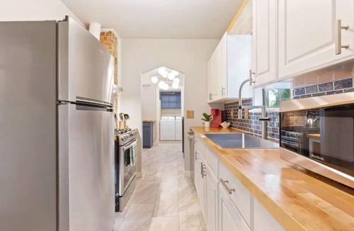 Turner Park House | 2 Bedroom Home-Midtown-Fully-Fenced-5 minutes to Expo