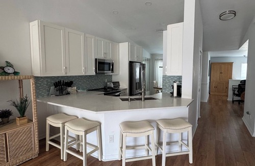 Naples Park Condo | 2 bedroom plus den and 2 bath