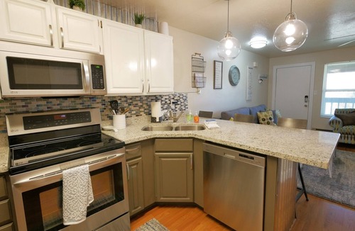 Eden Condo | 2 BR with 1 King Bed next to Pool and Hot Tub | 2 Bed, 2 Bath