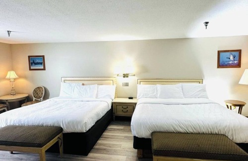 Presque Isle Hotel | 2 Comfortable Units w/Essentials Near University and State Park Highlights