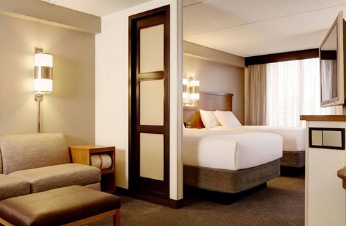 St. Johns Hotel | 2 Convenient Units! Pets Allowed, FREE Parking, Quick Drive to The Vortex!