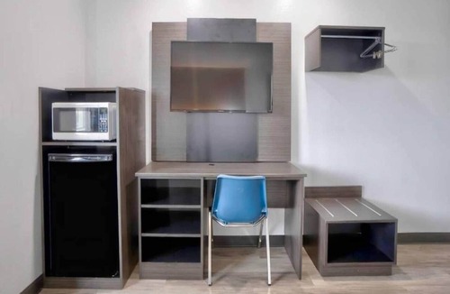 Benbrook Apartment | 2 Full Beds | Accessible, Non-Smoking