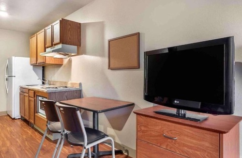 Shreveport Apartment | 2 Full Beds | Non-Smoking, Kitchen