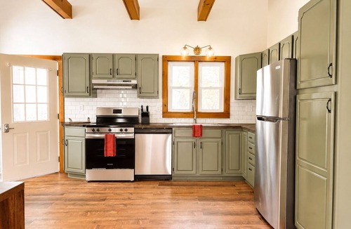 Maryland House | 2 Homes on Same Property, Sleeps 13, 5 Bedrooms, 3 Bathrooms, Game Room, A/C