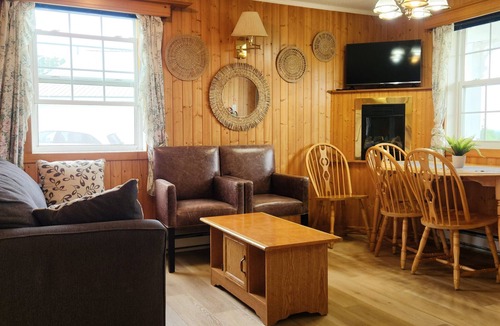 Boularderie Cabin | 2 king BD Full Kitchen Large Outdoor Space | Unit 14 @ Great Cabot Lodge