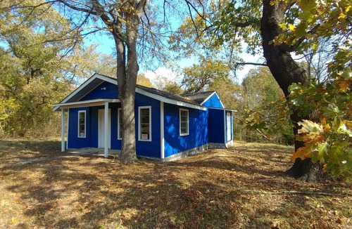 Honey Grove House | 2 Lakes, Fish, Hunt, Kayak, Hike, Equestrian Trails, and Fossil Hunt!
