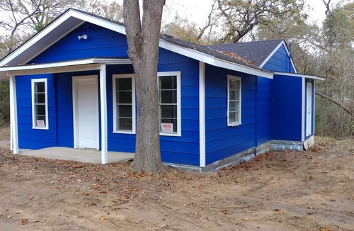 Honey Grove House | 2 Lakes, Fish, Hunt, Kayak, Hike, Equestrian Trails, and Fossil Hunt!