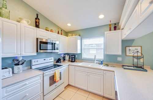 Naples Park Cottage | 2 Mi to Beach: Naples Home w/Pool!