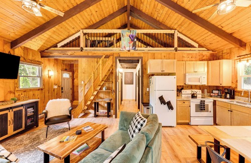 Conway Cabin | 2 Mi to Conway: Cozy Cabin w/Grill & Yard!