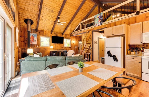 Conway Cabin | 2 Mi to Conway: Cozy Cabin w/Grill & Yard!