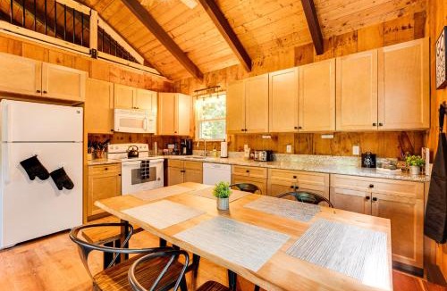 Conway House | 2 Mi to Conway: Cozy Cabin w/Grill & Yard!