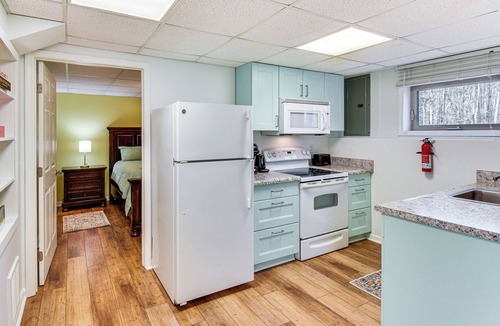 Toccoa Apartment | 2 Mi to Toccoa Falls: Cozy Getaway w/Yard!