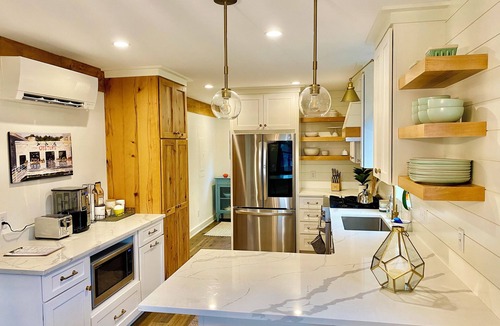 Loveitts Field House | 2 min walk to beach. New home in high end private beach community. Very walkable