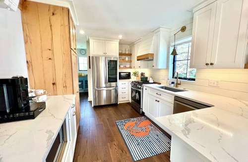 Loveitts Field House | 2 min walk to beach. New home in high end private beach community. Very walkable