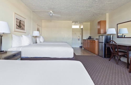 Kahului Hotel | 2 Pet-Friendly Units | Near Maui Nui Botanical Gardens - 1.4 mi | Beach Access