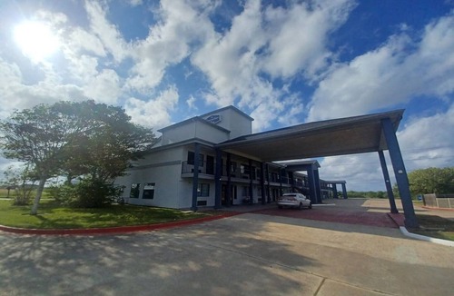 Port Lavaca Apartment | 2 Queen Accessible Smoking
