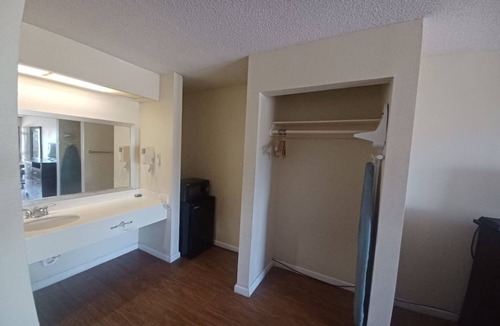 Port Lavaca Apartment | 2 Queen Beds Non-Smoking