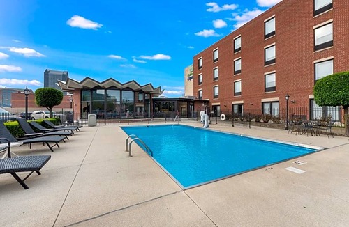 Brewery District Hotel | 2-Star Hotel ∙ Holiday Inn Express - Columbus Downtown, an IHG Hotel