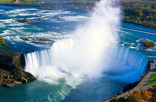 Niagara Falls Hotel | 2-Star Hotel ∙ Holiday Inn Express & Suites Niagara Falls, an IHG Hotel