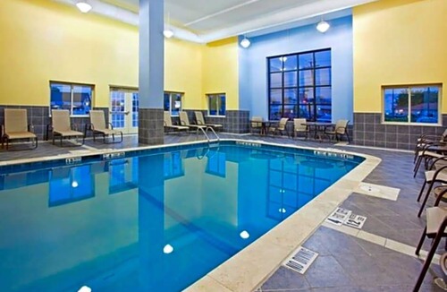 Niagara Falls Hotel | 2-Star Hotel ∙ Holiday Inn Express & Suites Niagara Falls, an IHG Hotel