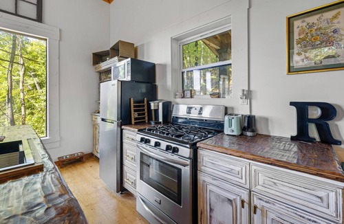 Mountain City Cabin | 20-Acre Cabin Hot Tub + Fire Pit 6 Min to Dtwn Clayton Black Rock Mt