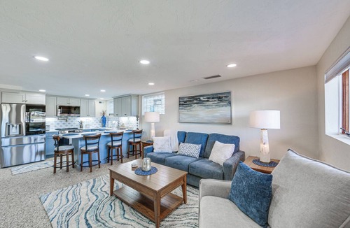 Natrona Apartment | 20 Mi to Pittsburgh: Natrona Heights Apt