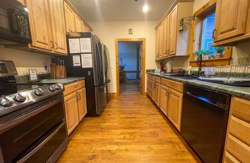 Shippenville Cabin | 200-Acre Group & Reunion Lodge near Cook Forest — PA WILDS, Sleeps 18