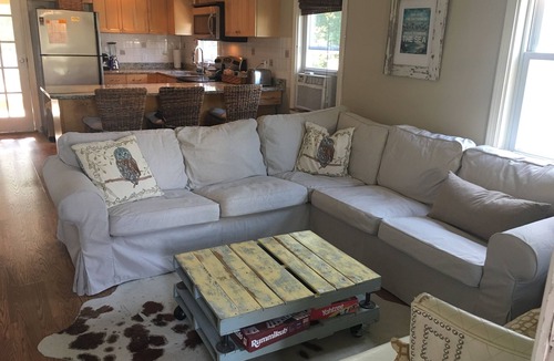 Narragansett Cottage | 2024-2025 school year rental — Scarborough Beach