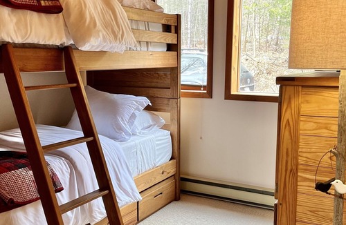 North Creek Cabin | 2BD + Loft cabin, 5-mins to Gore Mtn | North Creek