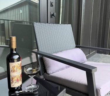 Easley House | 2BR 2 & Half Downtown Oasis Full Kitchen Pet Friendly