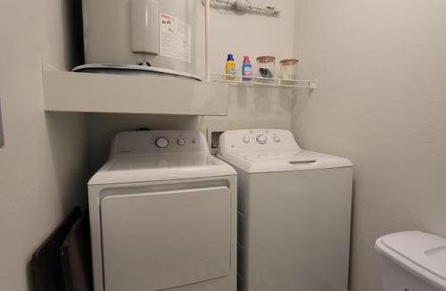West Arlington Apartment | 2BR 2BA w attached garage minutes FROM OUTLET SHOPPING SIXFLAGS HURRICANE HARBOR TEXAS LIVE AT&T stadium!
