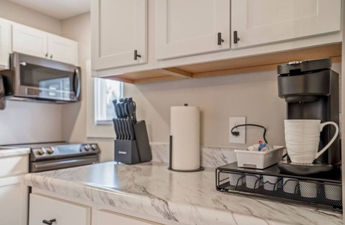 Weinland Park House | 2BR Hot Tub + Pet Friendly Near OSU & Short North