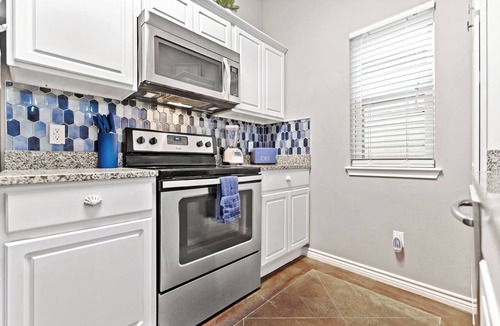 Corpus Christi Condo | 2KINGBed2Bath, sleeps 6. Pet friendly. Pool. Gas fire pit.