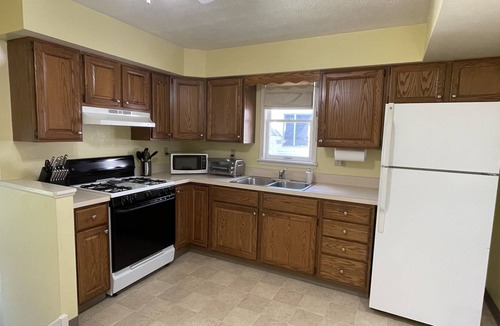 Bedford House | 3/1 Clean and Comfortable Home in Historic Bedford