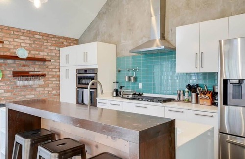 Far North Dallas House | 3-BD/2-BA Northern Dallas Retreat | Hot Tub & BBQ