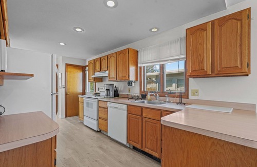 Misquamicut House | 3-bdr beach housed directly across street from private beach access.water views