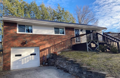 Indiana House | 3-bedroom 2 bathroom house in Indiana, PA with WiFi, central AC/heat.