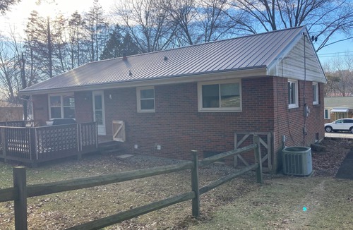 Indiana House | 3-bedroom 2 bathroom house in Indiana, PA with WiFi, central AC/heat.