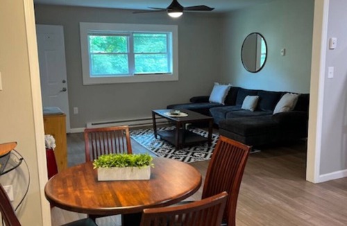 Gansevoort Apartment | 3-bedroom beautiful apartment 10 mins from track, SPAC, & Saratoga Springs w/AC