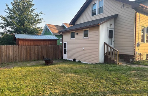 Erie House | 3-bedroom full house with large outdoor space for entertainment!
