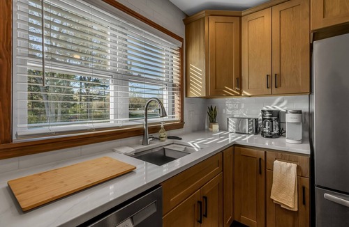 Crittenden House | 3 bedroom fully renovated house in Alden NY sleeps 12!
