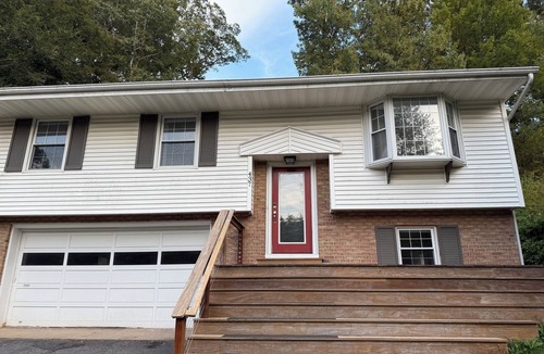 Park Forest Village House | 3-bedroom Penn State house walk to restaurants!