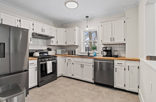Charlotte House | 3-Bedroom Private Home with Game Room, Fully Fenced, Near Lake Ontario Shoreline