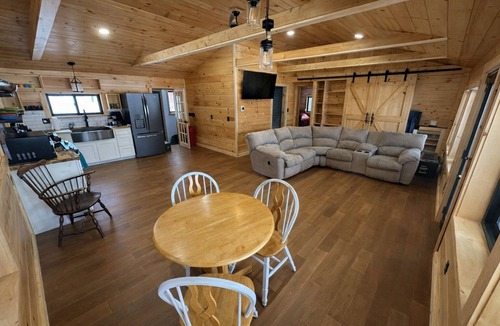 Hudson House | 3 Bedroom Waterfront Cabin on Little Pushaw Pond