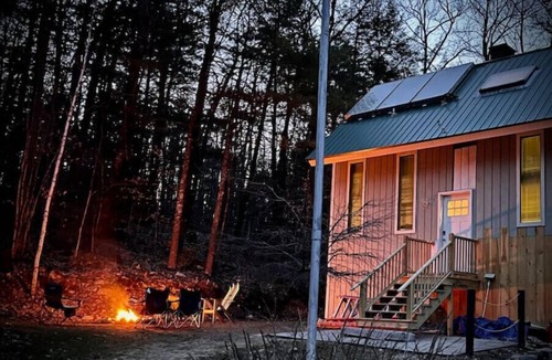 Bridgton House | 3 bedrooms, close to skiing and lakes.