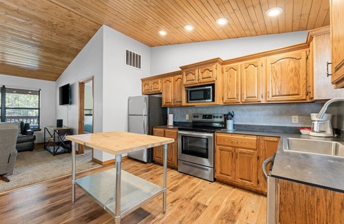 Kimberling City Cabin | 3 BR Waterfront Cabin w/Pool + Swim & Boat dock