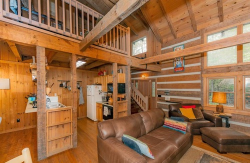 Walland Cabin | 3 Brothers Rustic Sabbatical Creekside Cabin