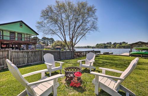 Willis House | 3 Cabins on Lake Conroe: Fish, Swim & Explore!
