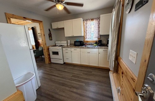 Geneva-on-the-Lake House | 3 Cottages on Strip, Lakefront, AC, Fire pit,